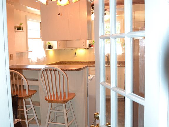 Entry to Kitchen