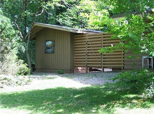 3rd image of 24 Dogwood Ln