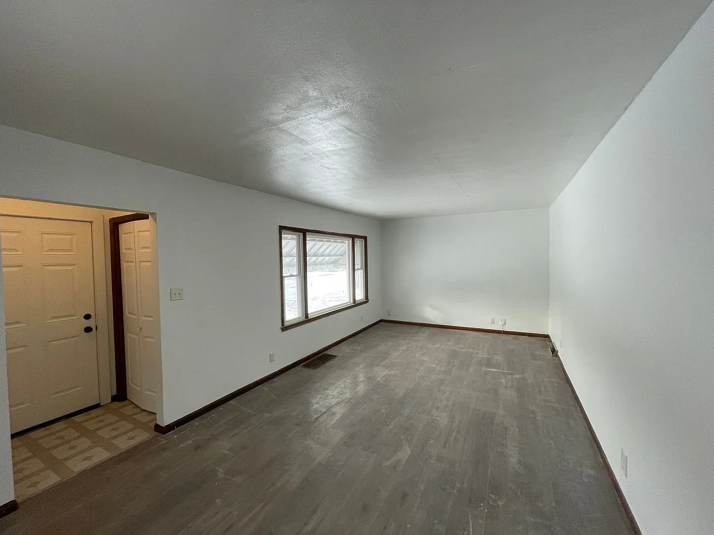 3 Bed/1bath Section 8 Accepted Home. Must Have 3 Bedroom Voucher — Photo 2