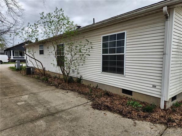 333 Paradise Avenue, Sellersburg, IN 47172