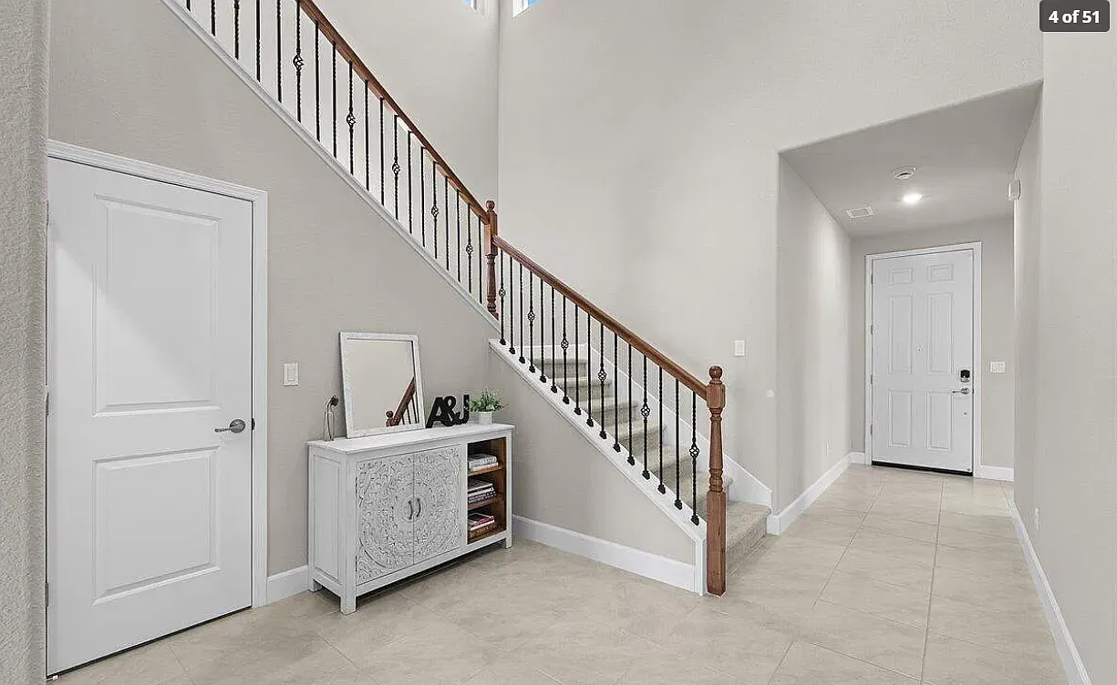 4 bed, 3.5 bath, 2680 sqft, $3,700 — Photo 2