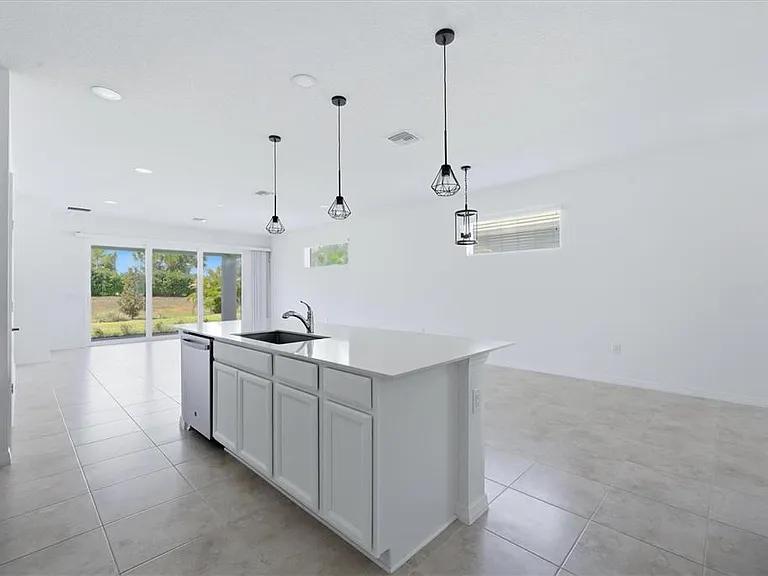 8113 Sternway Rd — Photo 11