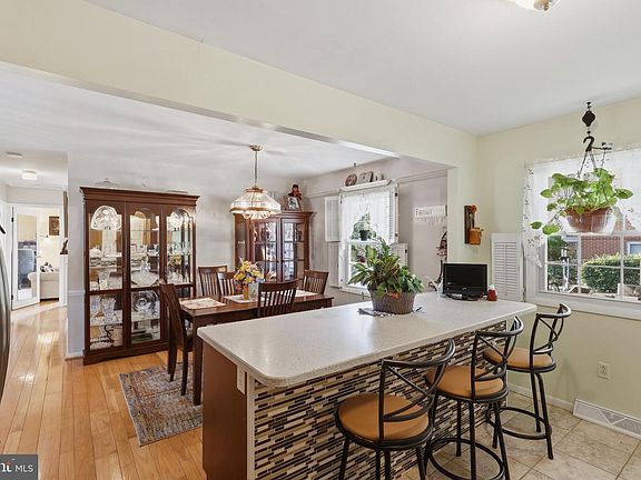3rd image of 17601 Meadowood Dr