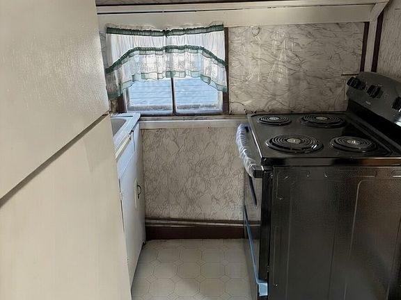 5th image of 15 6th St #2