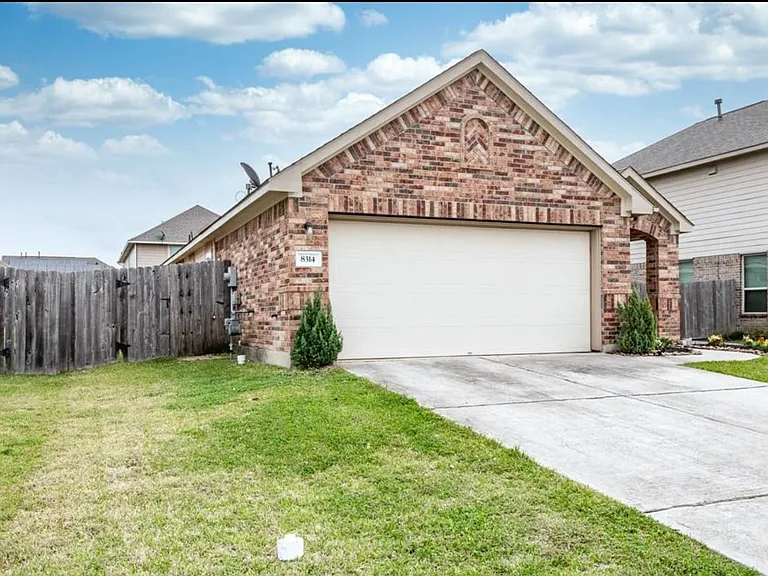 8314 Broadleaf Ave — Photo 2