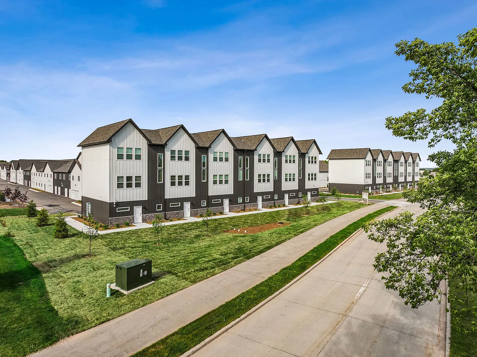 1580 Main Townhomes and Apartments — Photo 1