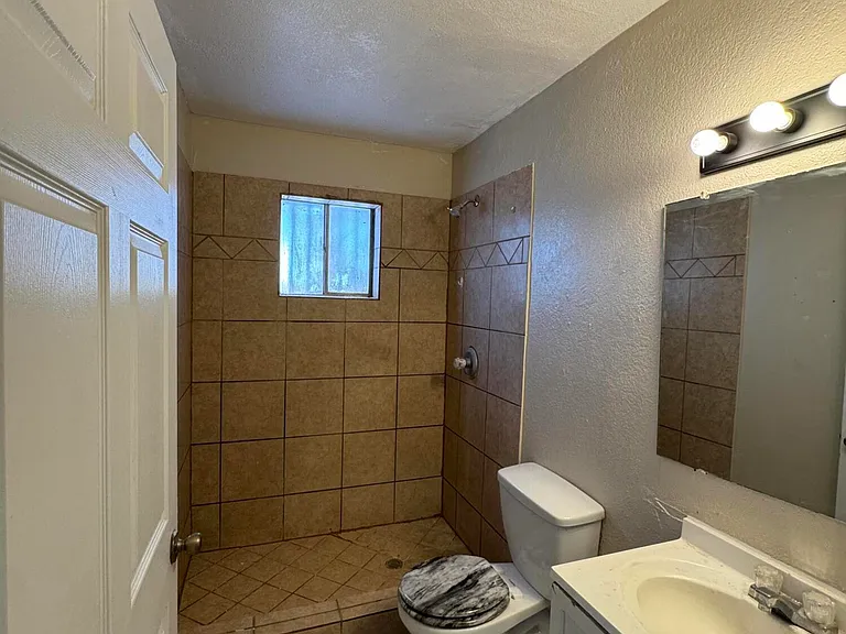 943 Montera Rd — Photo 12