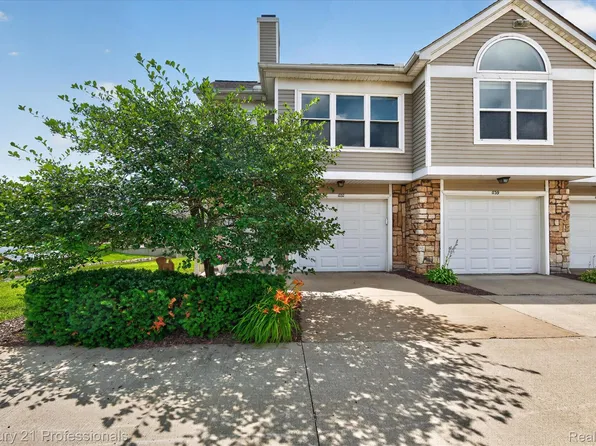 1737 Coburn Ct, Ann Arbor, MI 48108