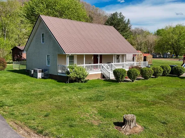 104 Crimson St, Harold, KY 41635