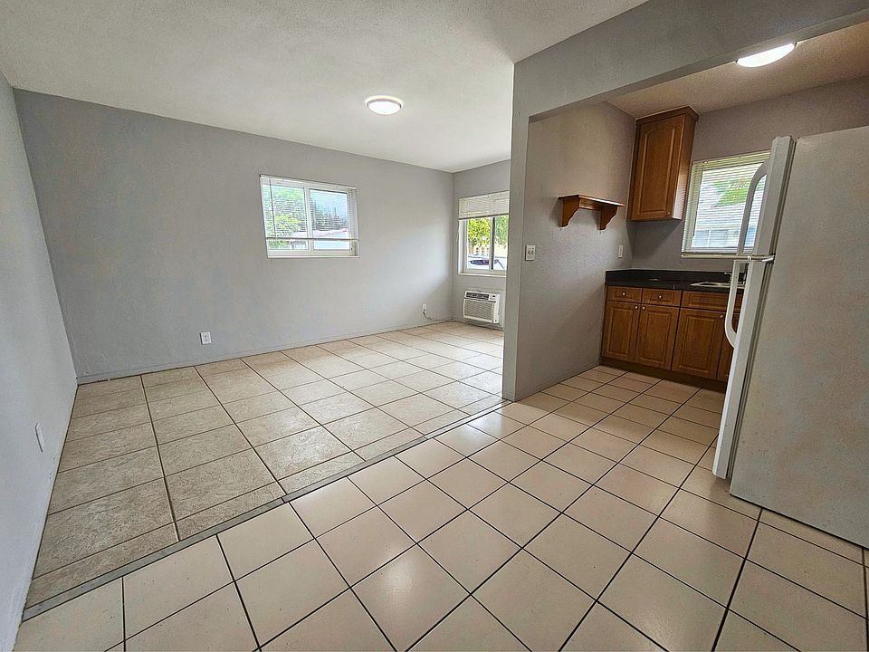 1st image of 1958 Liberty St #7