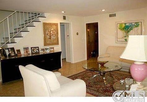 4th image of 5315 Yarmouth Ave Unit 106