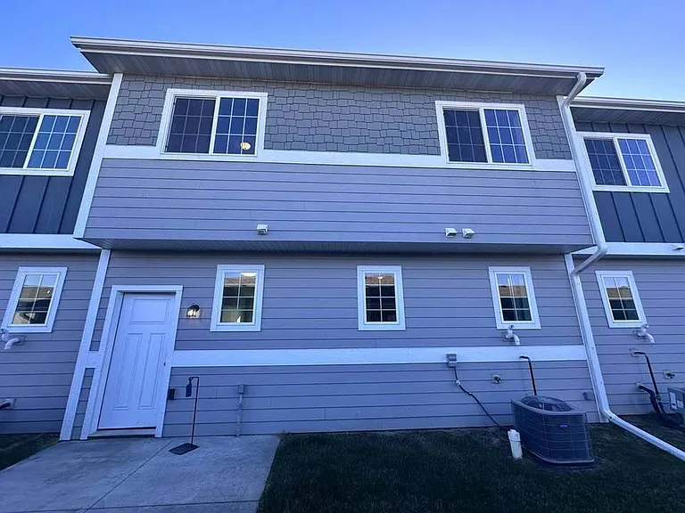 210 NW Common Pl — Photo 15