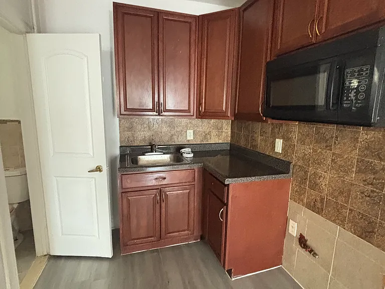92 Woodlawn Ave #1 — Photo 5