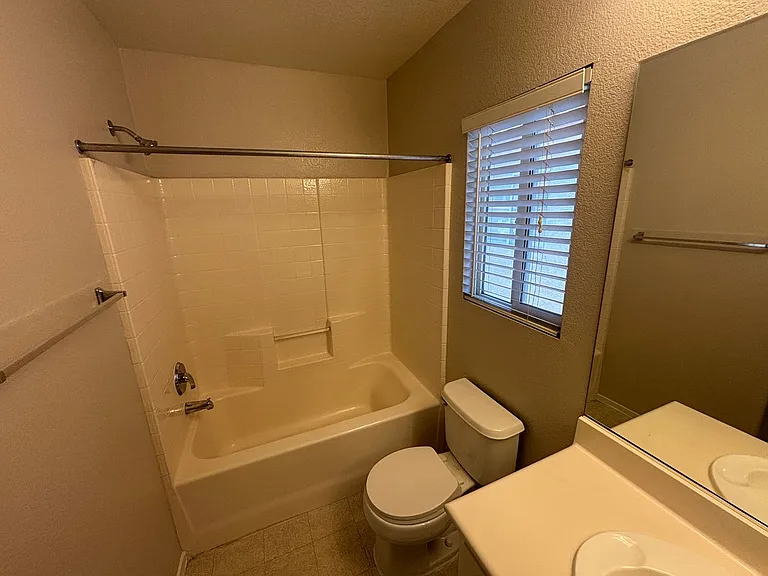 10256 Grecian Laurel Ct — Photo 14