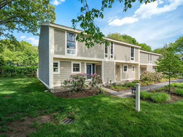 11 Oak St Unit 45, Wellesley, MA 02482