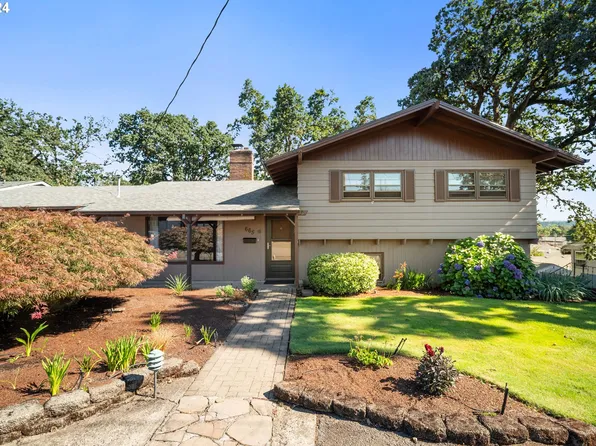 665 E Fairfield St, Gladstone, OR 97027