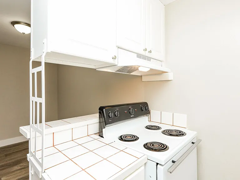 1400 Creekside Apartments CDM — Photo 21