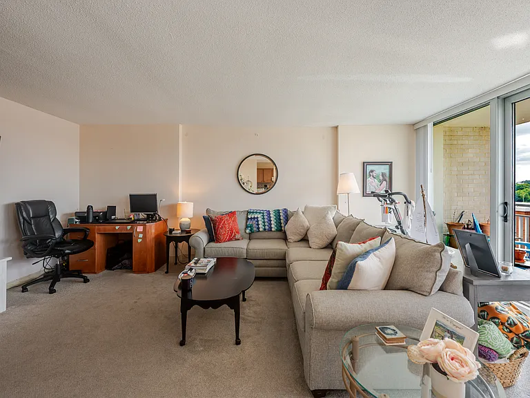 1301 S Arlington Ridge Rd #711 — Photo 3