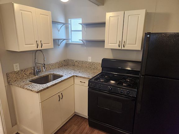 4th image of 203 E Rosewood Ave #2