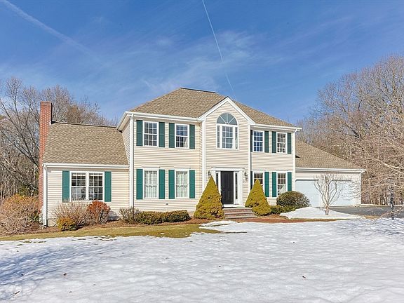 3rd image of 24 Russet Hill Rd