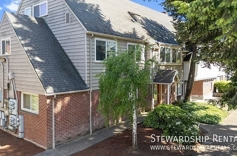 1825 Harris St #9 — Photo 2