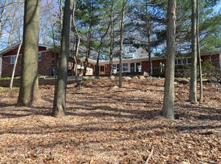 337 Woodside Ave, Franklin Lakes, NJ 07417