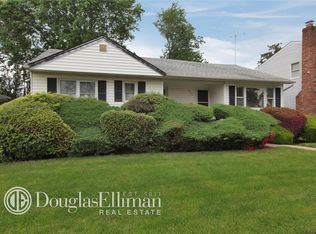670 Dickens Ave, Franklin Square, NY 11010