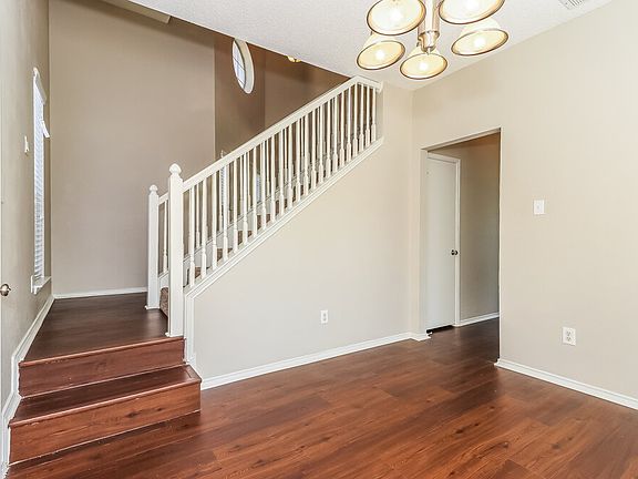 4th image of 1945 Hobart Ln