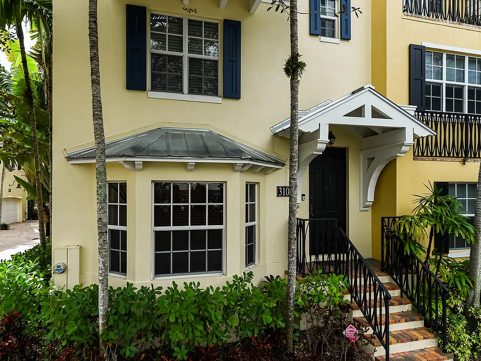 310 Tuxedo Ln