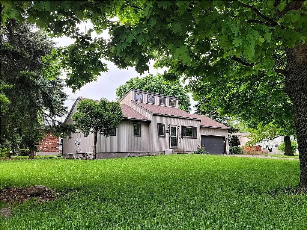 3 bed, 1256 sqft, $1,950 — Photo 2