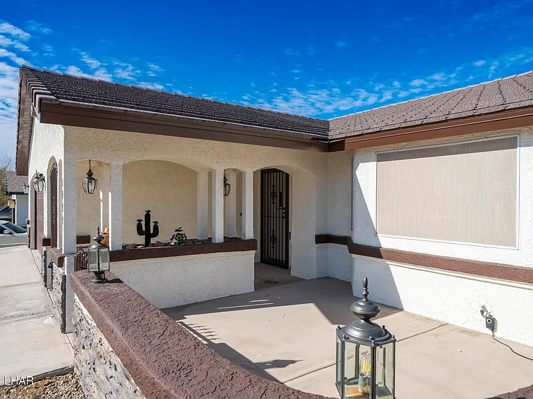 3099 Jamaica Blvd S — Photo 16