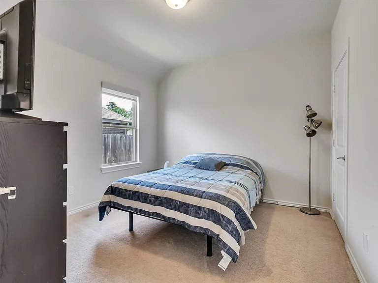 27997 Lone Hollow Ln — Photo 36