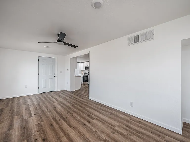 1811 Rhoades Ter — Photo 15