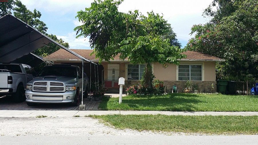 1st image of 1665 SW 28th Ave