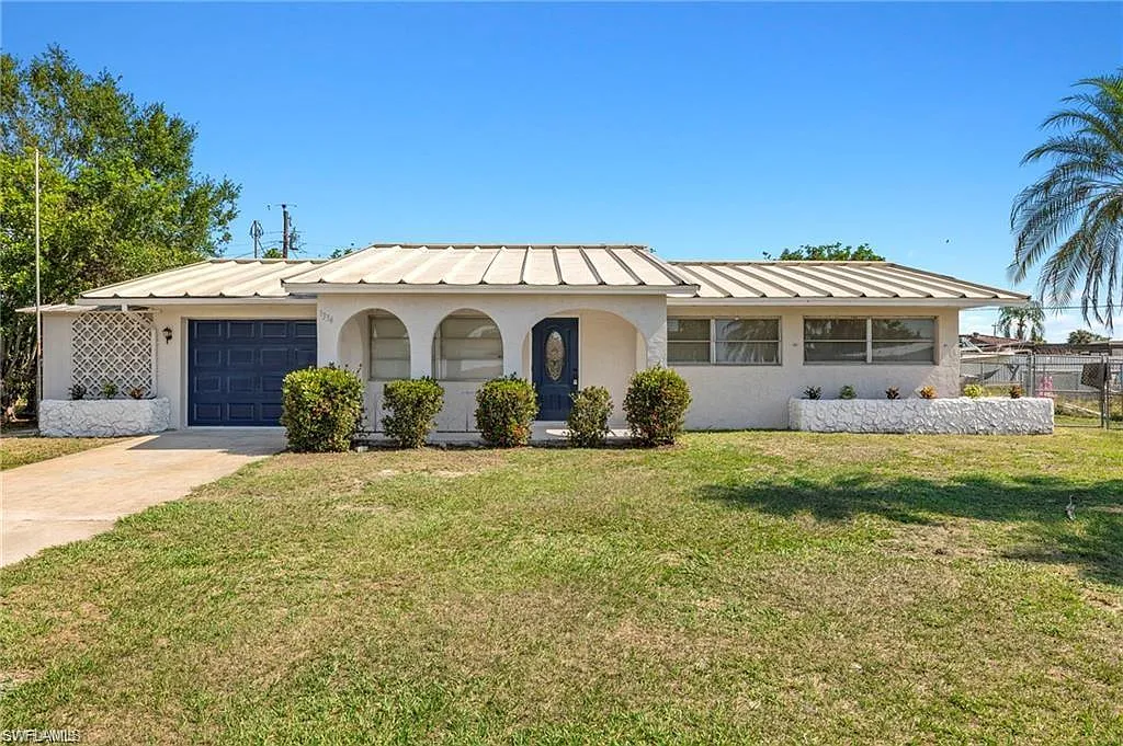 3 bed, 2.0 bath, 1202 sqft, $2,300 — Photo 1
