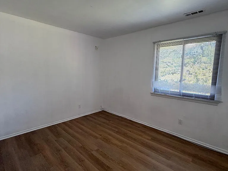 716 Woodhollow Dr — Photo 9
