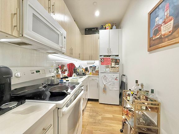 3rd image of 818 Lexington Ave #1A