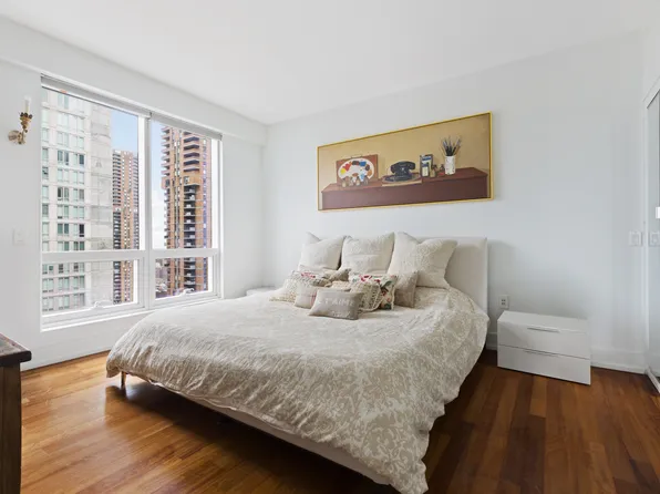 350 West 42nd Street image 7 of 10