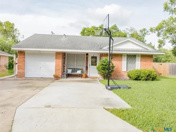 1608 Bexar Ave, Victoria, TX 77901