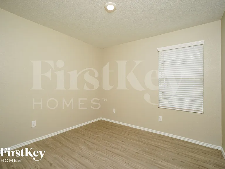 2402 Double Oak Dr — Photo 12