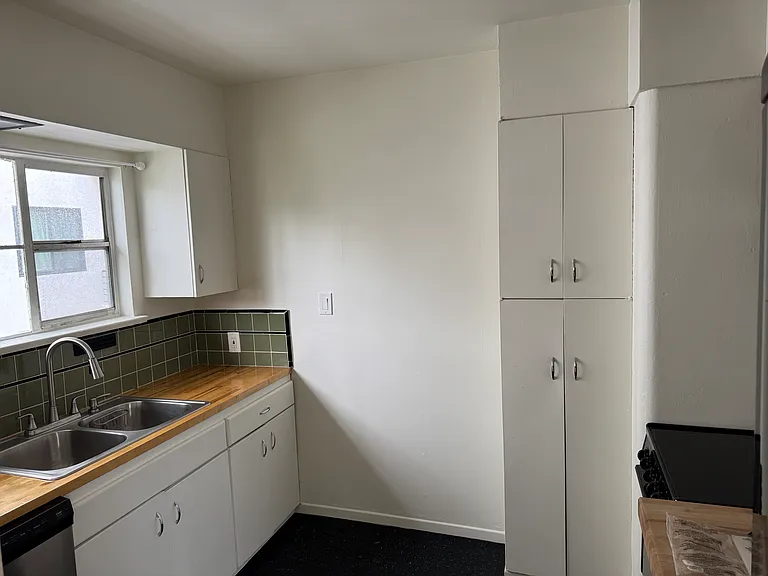 5750 Camellia Ave #4 — Photo 6