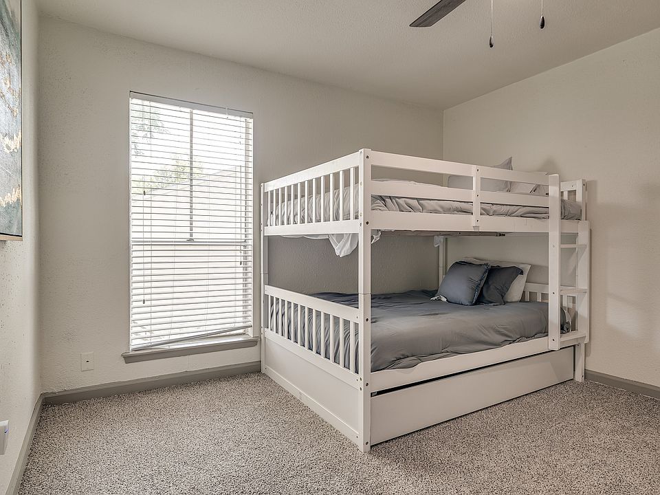 3000 @ Med Center Bedroom