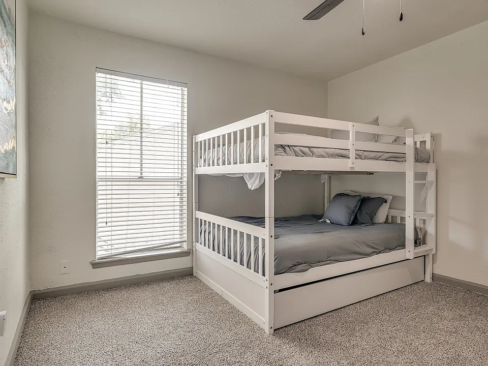 3000 @ Med Center Bedroom
