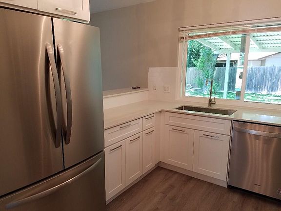 4th image of 10429 Firethorn Ln