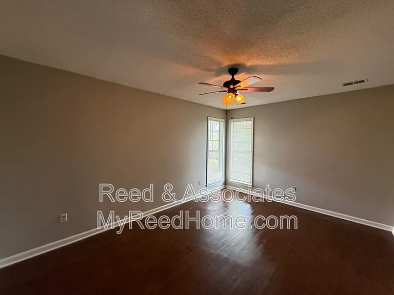 6913 Hillindale Dr — Photo 9