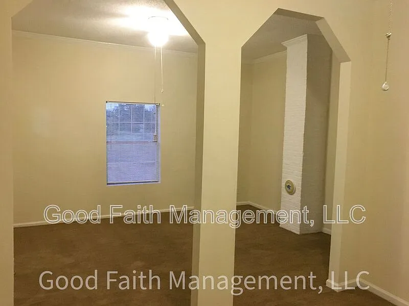 2 bed, 1.0 bath, 688 sqft, $900 — Photo 3