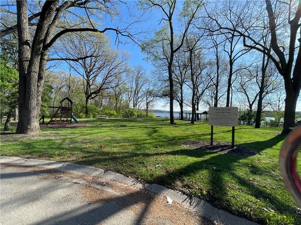 44 Shorewood Dr S, Danville, IL 61832