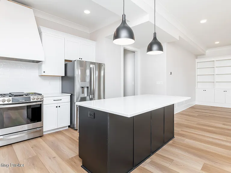 6100 Passionflower Dr #101 — Photo 16