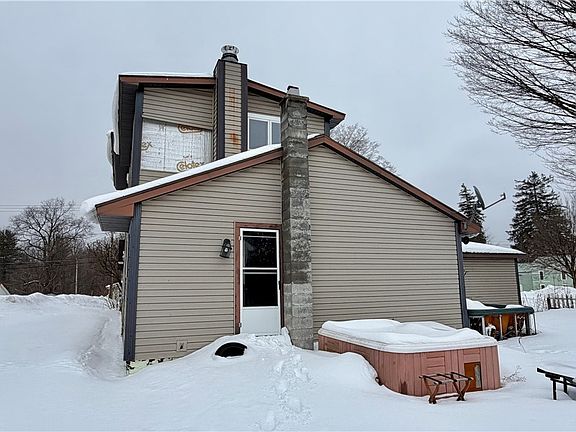 2nd image of 3373 Douglas St