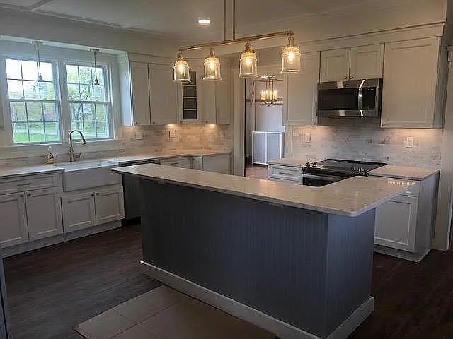4 bed, 4000 sqft, $3,700 — Photo 3